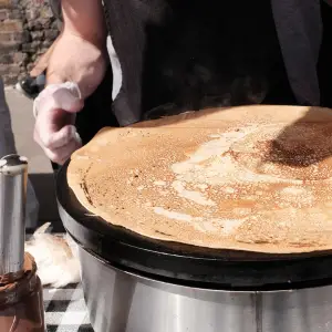 photo of corporate crêpe station, also used for a trade show event