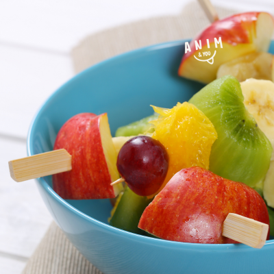 brochette de fruit durrant une Animation fontaine à chocolat en entreprise