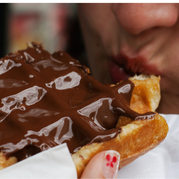 gaufre chocolat mangé durant une animation gaufres en entreprise