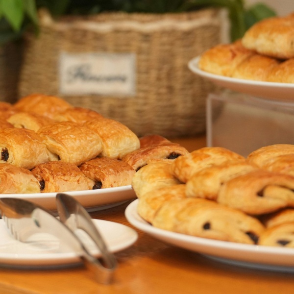 Viennoiseries servies durant une animation Petit Déjeuner ou Goûter en Entreprise